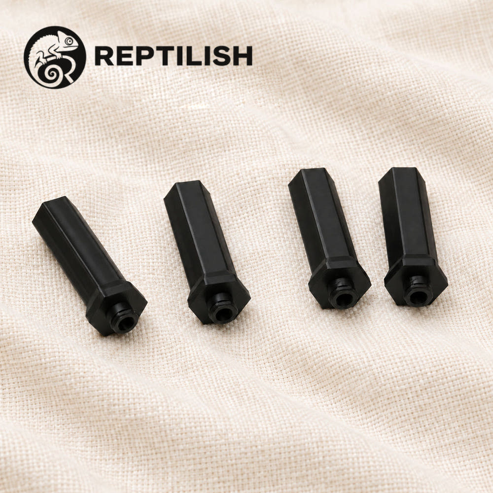 Quattro piedini Twist Lock Leg neri su un tessuto di lino